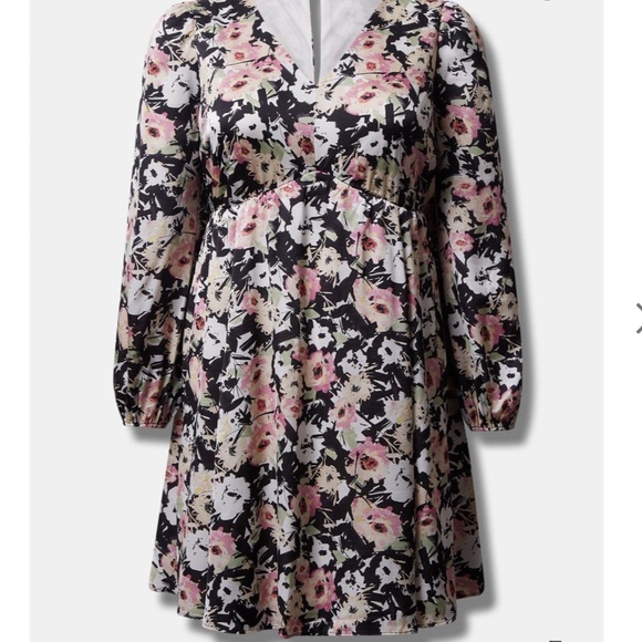 NWT Torrid Bubble Charmeuse Babydoll Dress - Picture 4 of 4